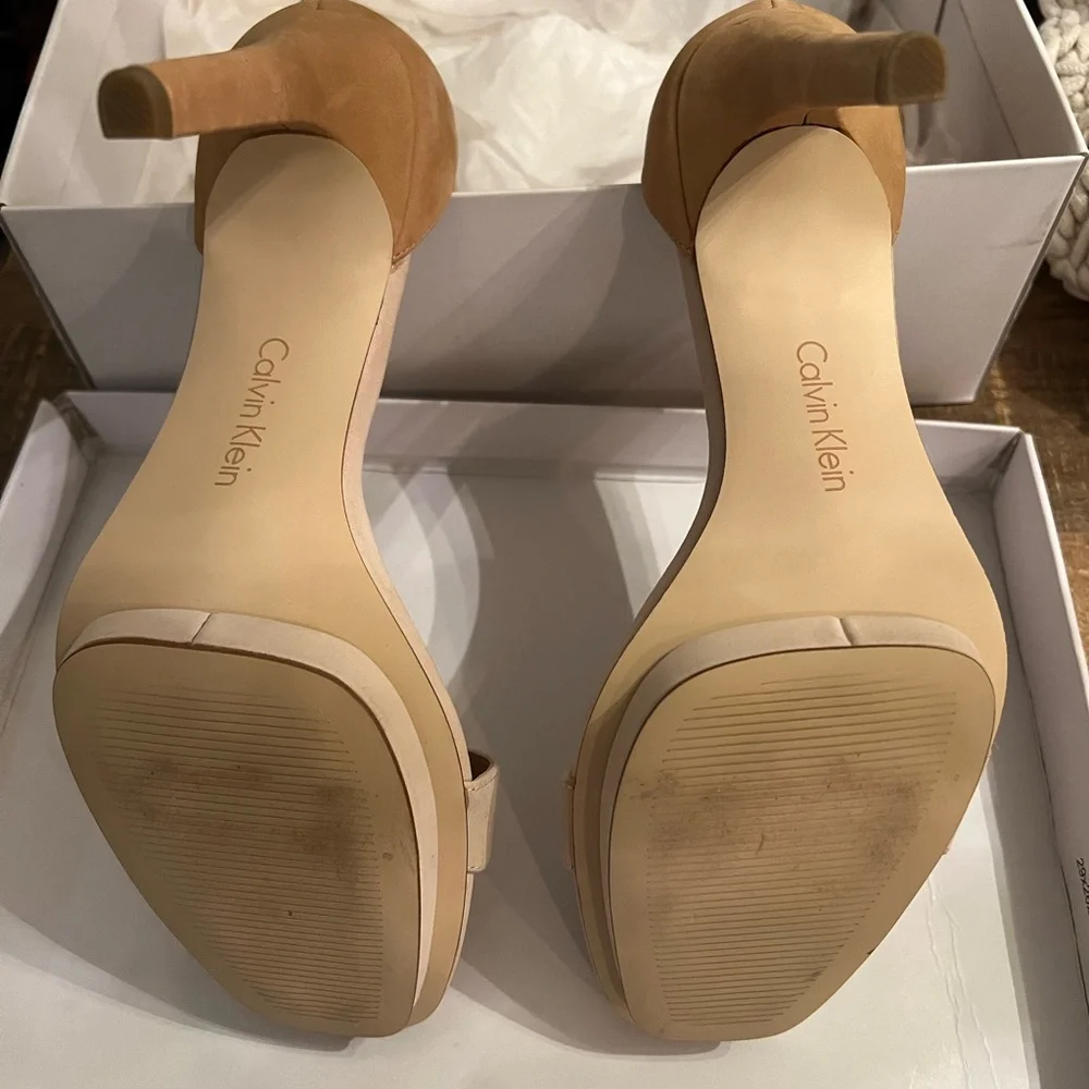 Calvin Heels In Box - Picture 2 of 7